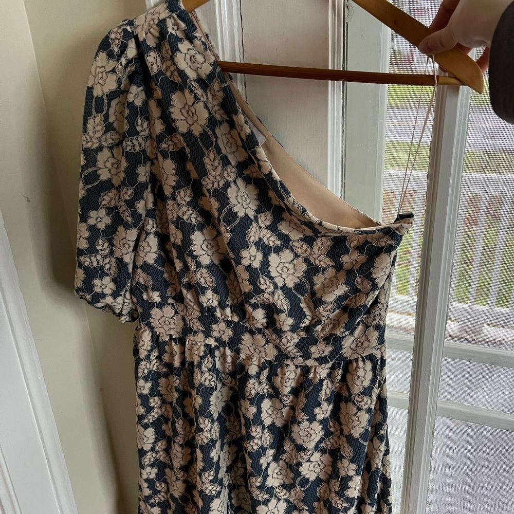 Nordstrom Rack off the shoulder cream colored dress size large. New w/o tags